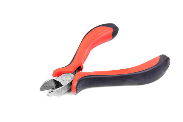 istock red-black nippers isolated on white background 525333055