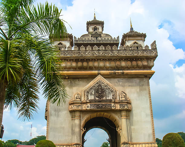 istock Patuxai Gate In Vientiane 525333427