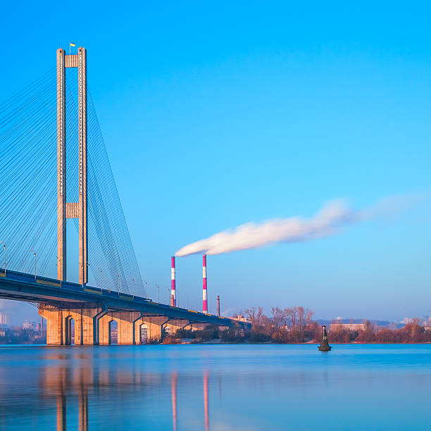 istock South Bridge in Kyiv at dawn 525339785