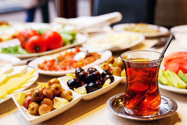 turkish breakfast - koperen pan stockfoto's en -beelden