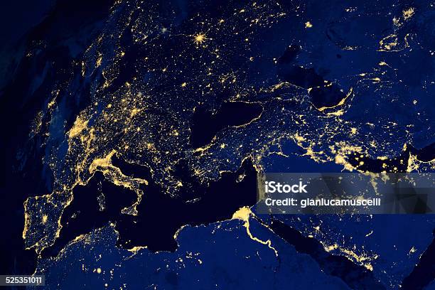 Satellite Mappa Delle Città Europee Notte - Fotografie stock e altre immagini di Globo terrestre - Globo terrestre, Vista satellitare, Notte