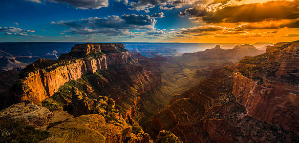 borda norte do grand canyon cape royal overlook ao pôr-do-sol - panoramic canyon arizona scenics - fotografias e filmes do acervo