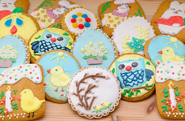 istock spring easter gingerbread with flowers and chick on closeup 525364952