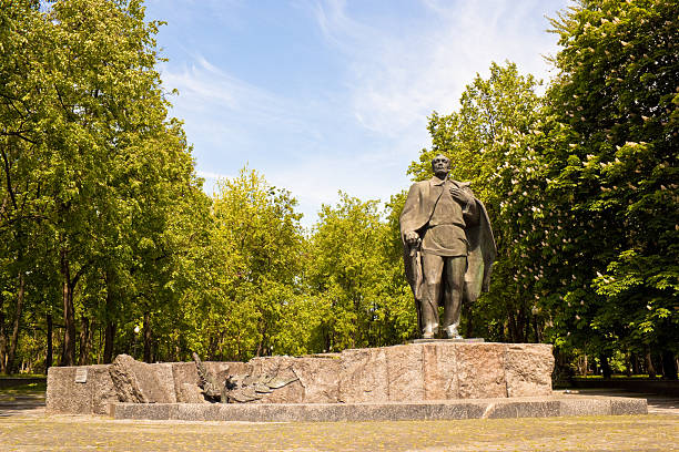 istock Statue of belarusian writer Janka Kupala 525386097