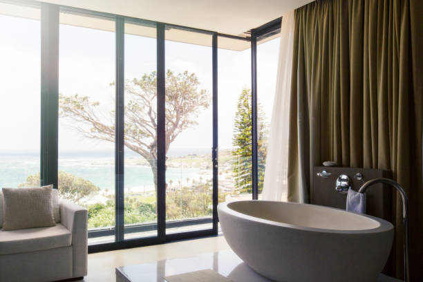 istock Luxurious bathroom with beautiful view on coast 525440185