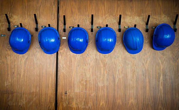 satz von schützenden helme, dass der kleiderbügel - blue helmet stock-fotos und bilder