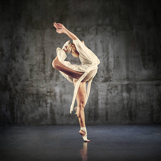 modern jazz танцор тренироваться - contemporary ballet стоковые фото и изображения