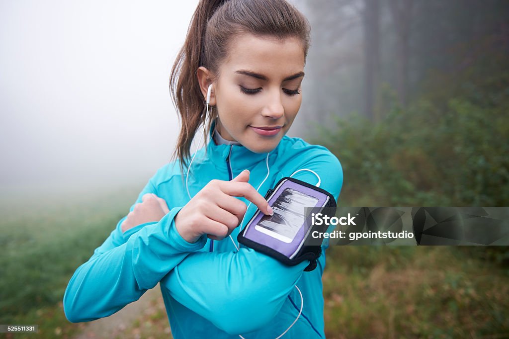 Moderne Anwendung für Läufer auf dem Mobiltelefon - Lizenzfrei Aktiver Lebensstil Stock-Foto