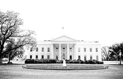 Washington DC, USA, 1977. The White House in Washington DC (north view). Furthermore: passers-by, tourists and vehicles.