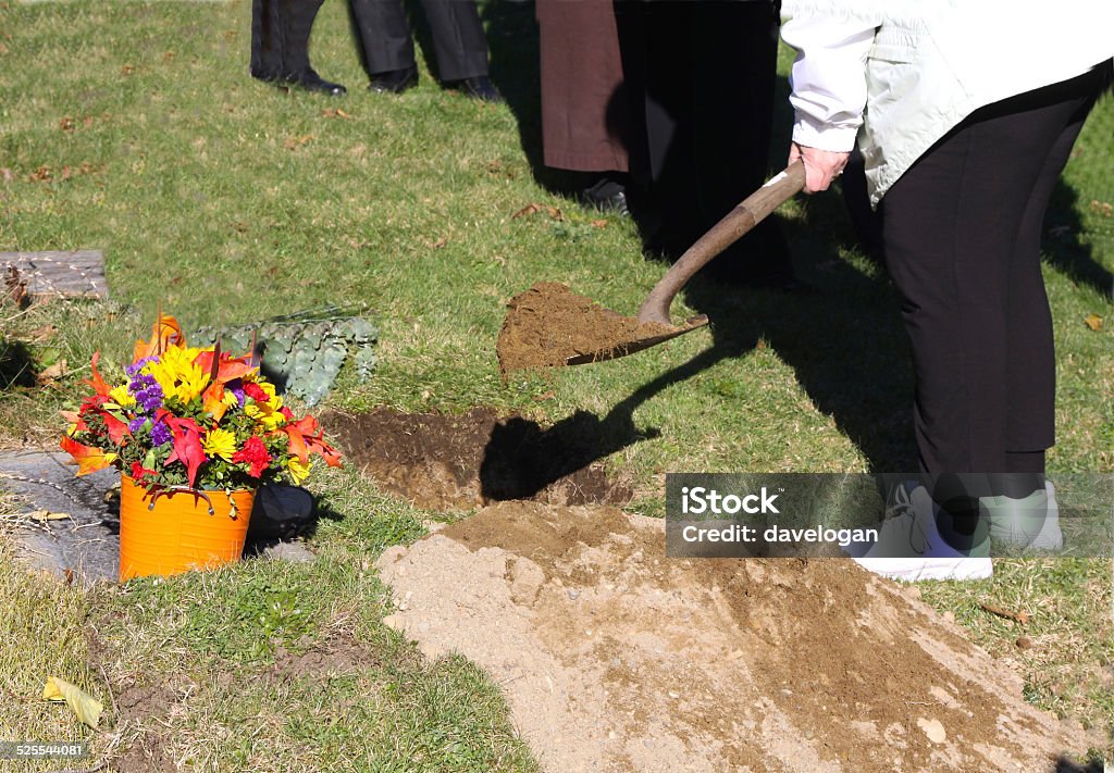 Burying Someones Ashes At A Graveside Service Burying someones ashes at a graveside service Ash Stock Photo