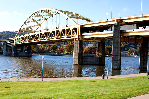 istock Fort Duquesne Bridge in Pittsburgh 525547279