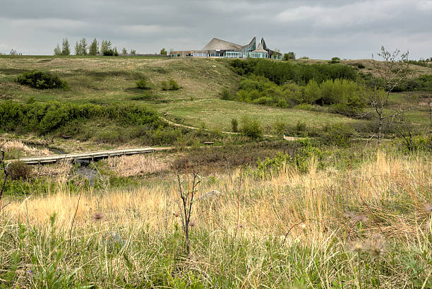 wanuskewin parque histórico - saskatoon saskatchewan prairie field fotografías e imágenes de stock