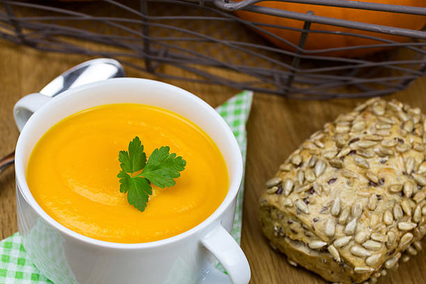 kürbiscremesuppe - kräftig imagens e fotografias de stock