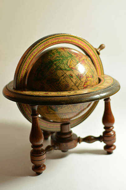 globe en bois - sphere library globe old fashioned photos et images de collection