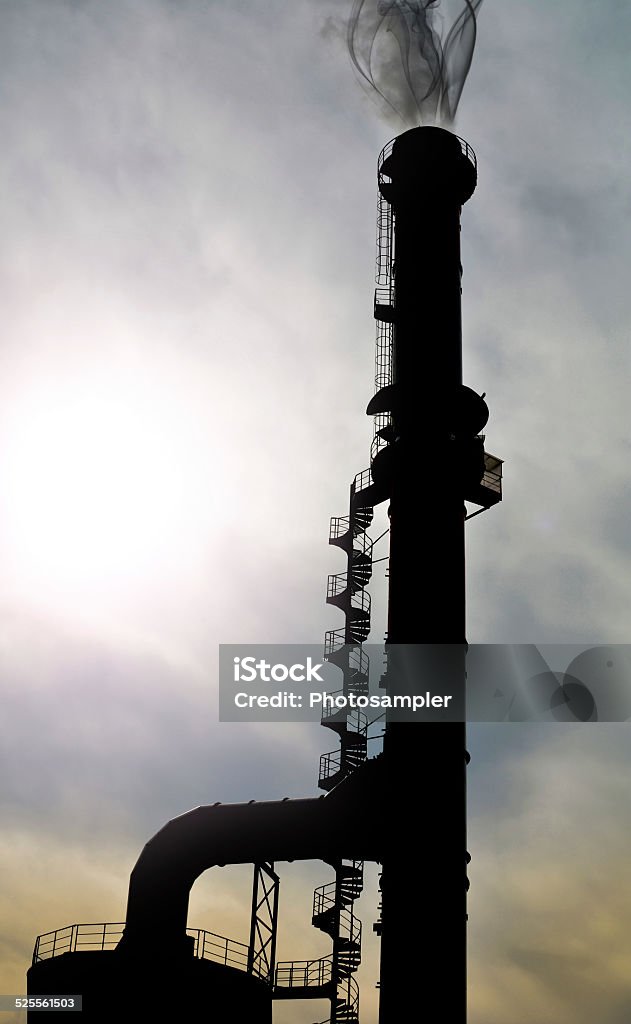 Chimenea industrial - Foto de stock de Alto - Descripción física libre de derechos