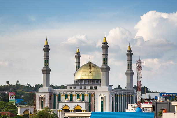 istock Beautiful mosque in Borneo Indonesia. 525568983