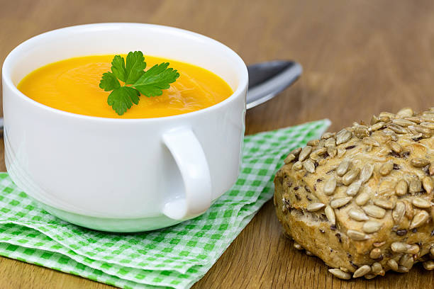 kürbiscremesuppe - kräftig photos et images de collection