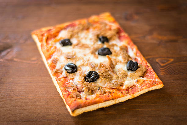 istock Pizza tuna and olives 525571655