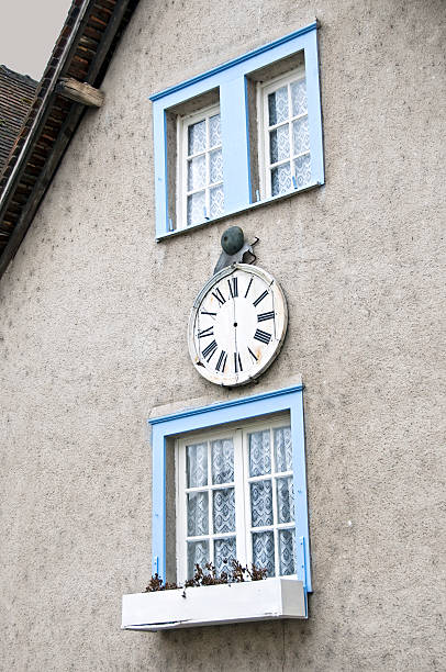 istock Inn with broken clock in France 525585911