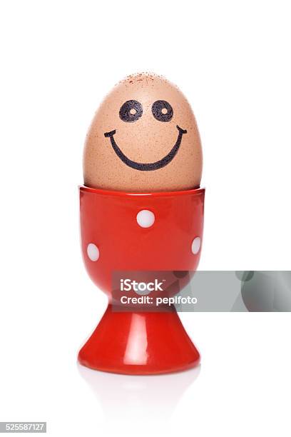 Happy Gekochtes Ei In Eierbecher Stockfoto und mehr Bilder von Braun - Braun, Dem menschlichen Gesicht ähnliches Smiley-Symbol, Ei