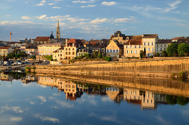 Primavera Vista da cidade francesa de Bergerac - fotografia de stock