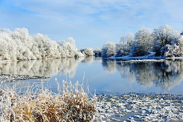 istock Beautiful sunny day in the winter on the river 525615707