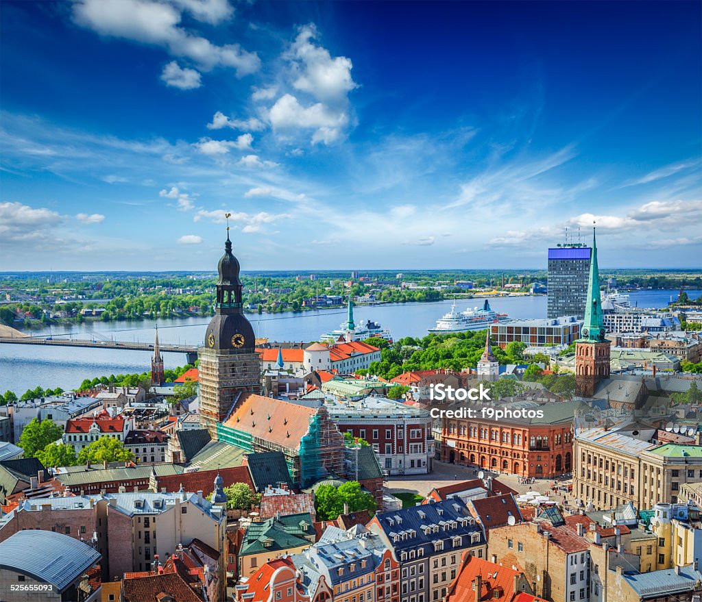 Vue aérienne de Riga centre de Saint-Pierre, la Lettonie - Photo de Riga libre de droits
