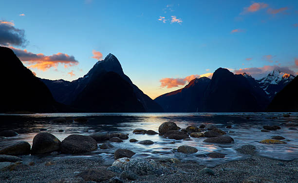 istock Incoming Tide At Milford Sound 525694189