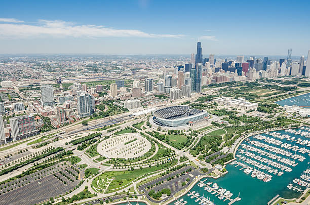 veduta aerea di chicago skyline - chicago aerial foto e immagini stock