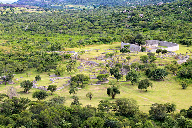 as ruínas de zimbabwe - zimbabwe imagens e fotografias de stock