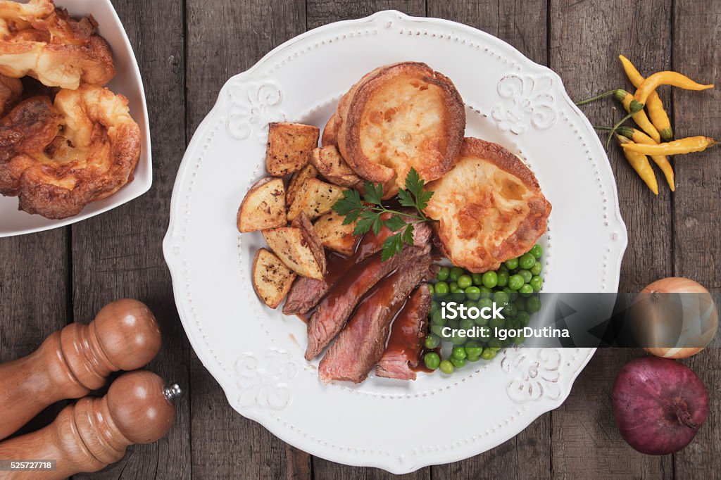 Sunday roast with yorkshire pudding Traditional british sunday roast with yorkshire pudding, roasted potato and vegetables Roast Dinner Stock Photo