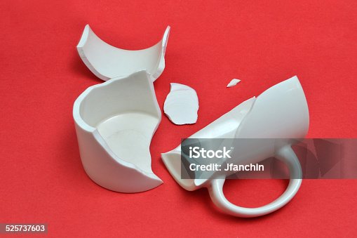 istock broken mug/cup 525737603