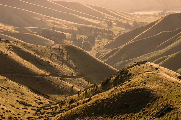 sonnenuntergang über dem tal in bisher hills - blenheim stock-fotos und bilder