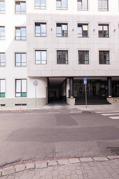 istock Business centre from the outside 525773127