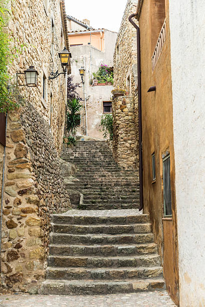 istock Medieval Street in Catalonia 525774163