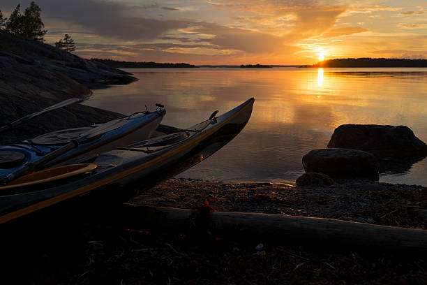 istock Two sea kayaks at shore in the sunset 525791911