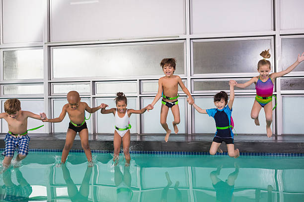 istock Cute swimming class jumping in the pool 525793395