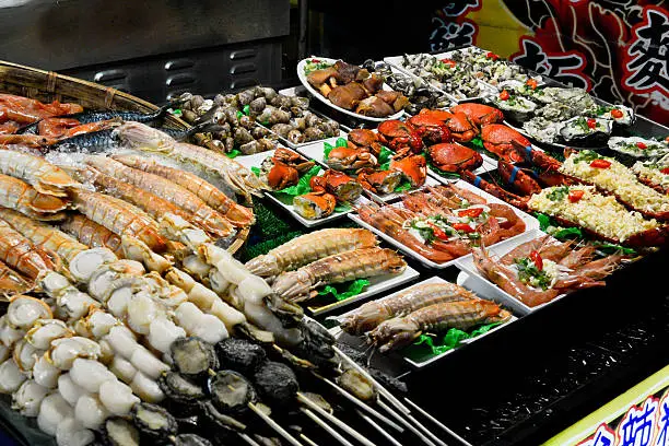 The Liuhe Night Market Kaohsiung of Taiwan are lined with many stalls , popular among them seafood shop is increasing.