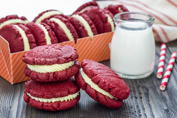 istock Red velvet sandwich cookies with milk 525803756