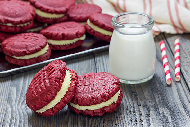 istock Red velvet sandwich cookies with milk 525803828