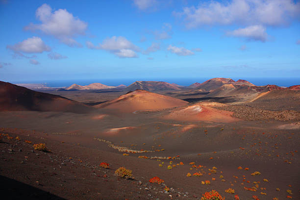 de timanfaya, isla de lanzarote - parque nacional de timanfaya fotografías e imágenes de stock