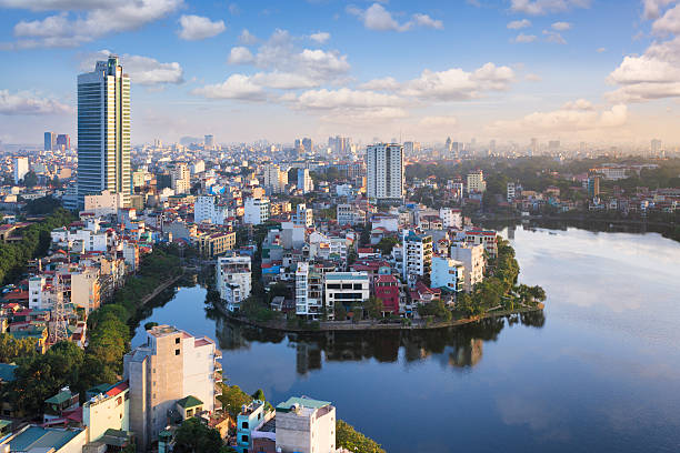 blick auf hanoi, vietnam - vietnamesisch stock-fotos und bilder