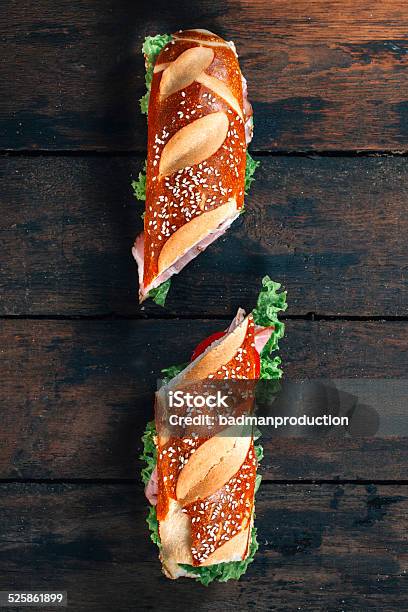 Dos Sándwich Foto de stock y más banco de imágenes de Bocadillo submarino - Bocadillo submarino, Vista elevada, Pan de hamburguesa