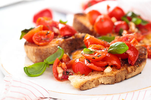 italienische speisen. bruschetta. - bruschetta stock-fotos und bilder