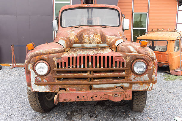 istock Retro vintage car look very dirty and abandon 525937485