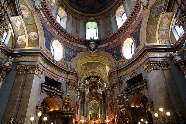 украшенный faith - altar church vienna gothic style стоковые фото и изображения