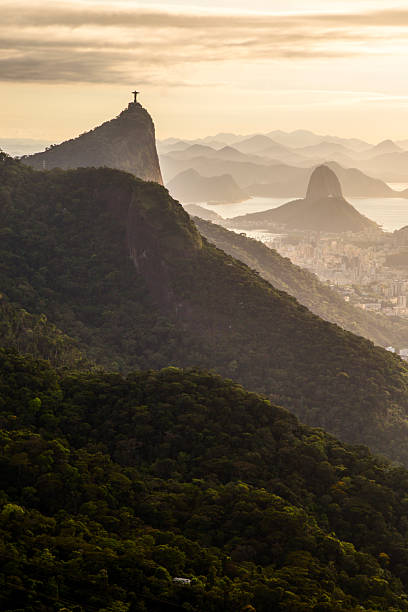 corcovado y de sugarloaf - sugarloaf fotografías e imágenes de stock