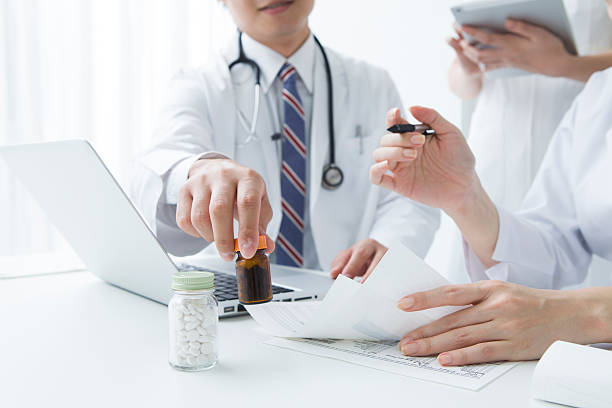 istock Doctors hold out a bottle of medicine 525955475