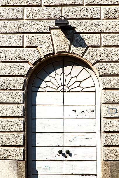 istock busto arsizio  abstract   rusty d italy  lombardy 525956095