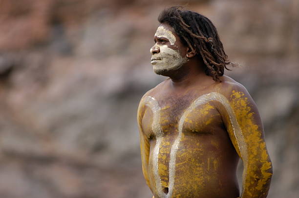 homem aborígene - cultura aborígene australiana - fotografias e filmes do acervo